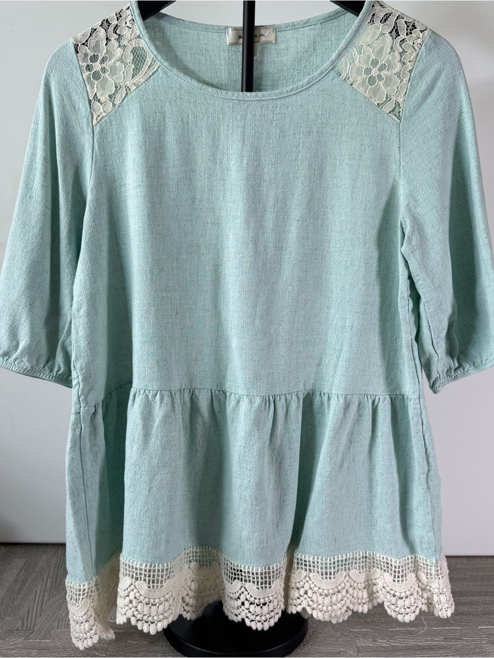 Hailey & Co. Sage Green Lace-Trim Peplum Tunic Blouse Size L Made in USA